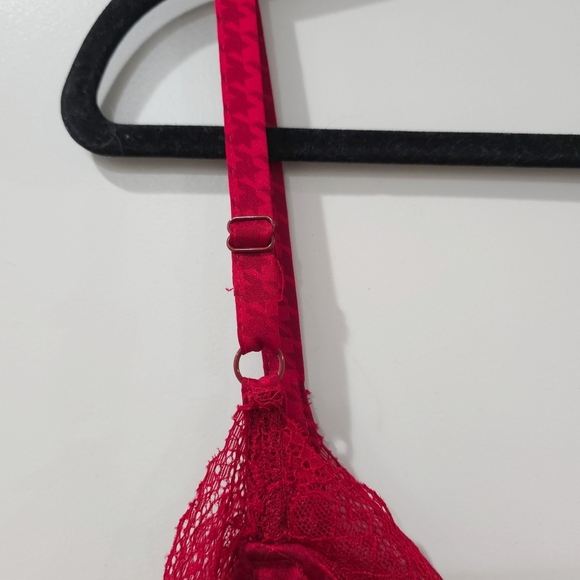 TORRID Red Satin Jacquard Houndstooth Lace Trim Cami, Like New, Size 1, 1X - Picture 9 of 14